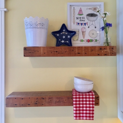 Patriotic Shelf Decor for my summer kitchen and 4th of July
