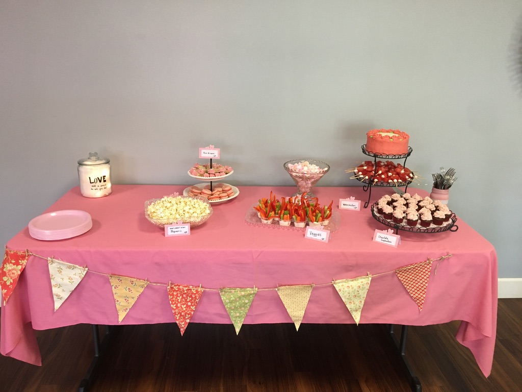 Pink Kitchen Themed Bridal Shower | mamasbrush #pink #bridalshower #customrecipecards #cakedecorating #kitchenillustration #macarons #partyplanning #eventplanning