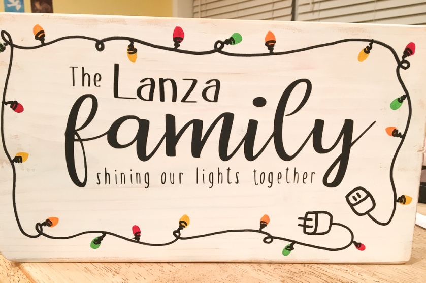 Christmas Lights Family Sign | mamasbrush #woodsign # christmaslights #family #shiningourlights #christianfamilysign