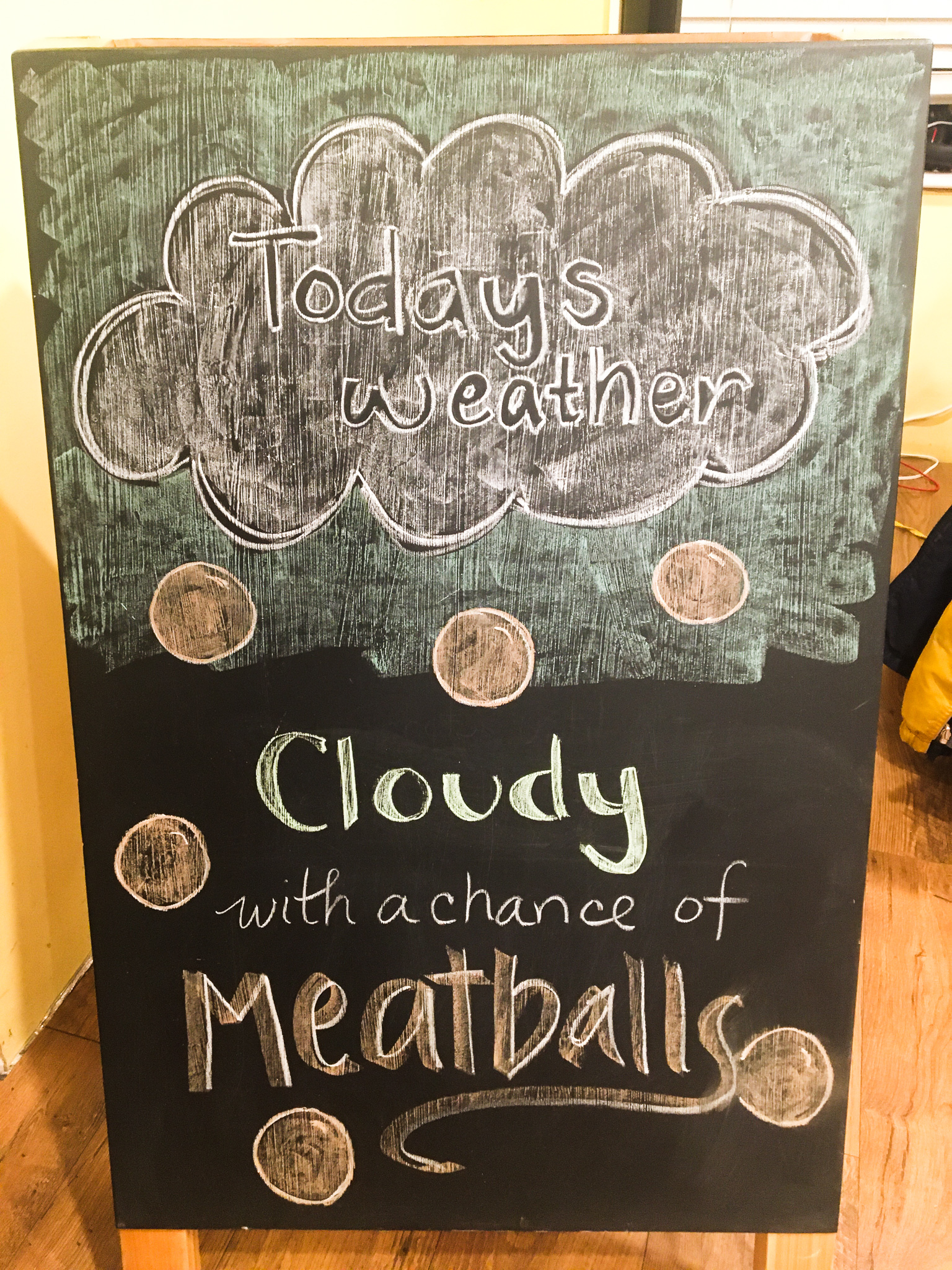 Simple Budget Friendly Party - Cloudy with a Chance of Meatballs | mamasbrush

Chalkboard for today's weather, balloon clouds with food falling from the sky, giant pizza, giant food cake, and more in this Cloudy with a Chance of Meatballs birthday party theme!